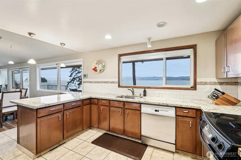 Property photo for 17340 Golden View Avenue, La Conner photo 12