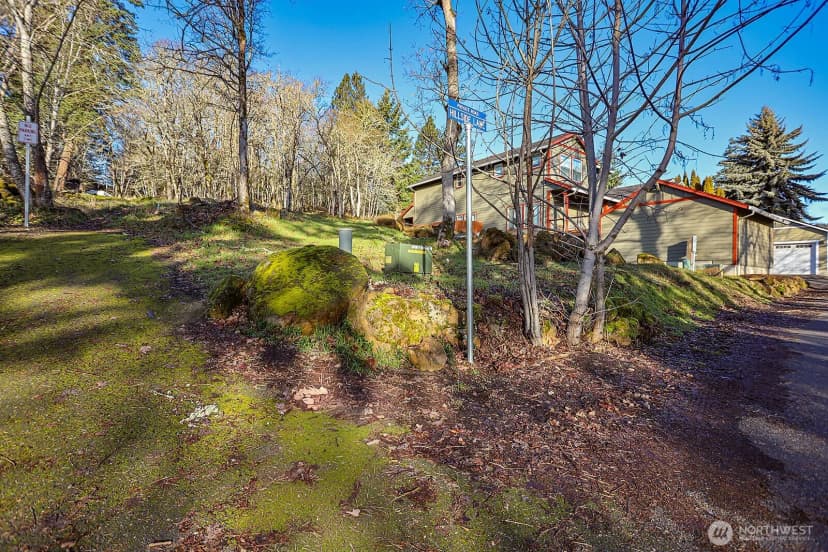 Property photo for 912 Hillside Lane, White Salmon photo 9