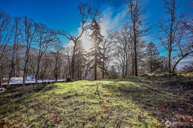 Property photo for 912 Hillside Lane, White Salmon
