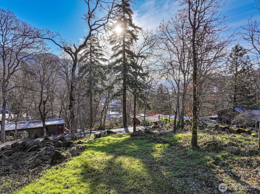 Property photo for 912 Hillside Lane, White Salmon photo 10