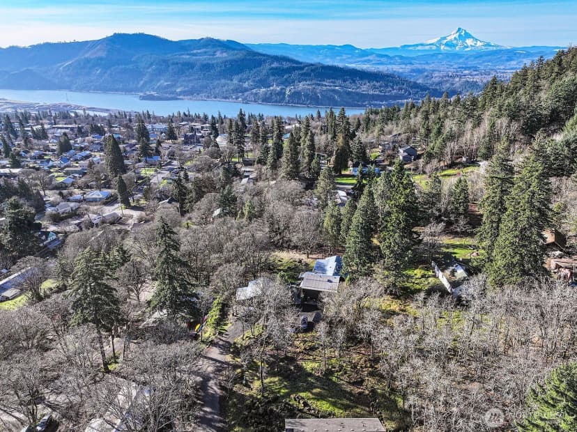 Property photo for 912 Hillside Lane, White Salmon photo 7