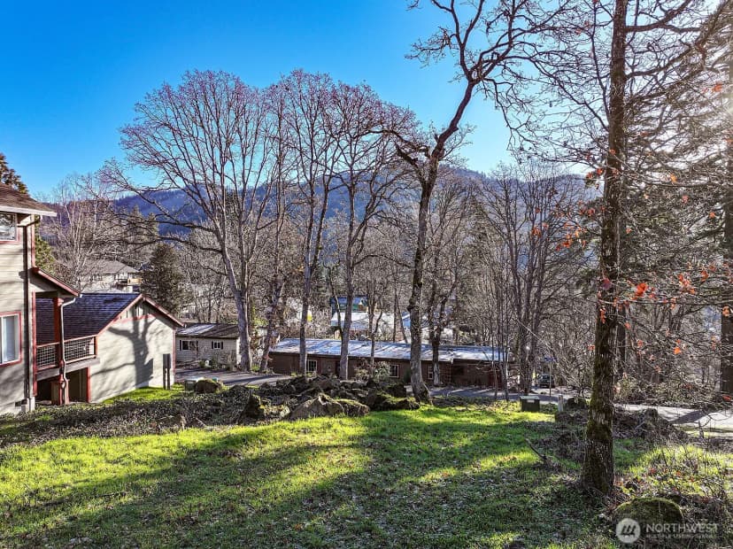 Property photo for 912 Hillside Lane, White Salmon photo 11