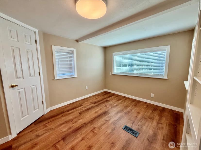 Property photo for 18501 52nd Avenue #6, Lynnwood photo 4