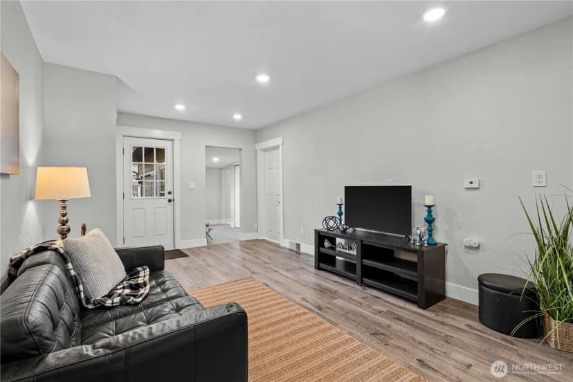 Property photo for 5526 20th Avenue S, Seattle photo 16