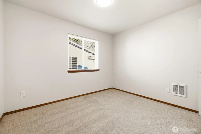 Property photo for 420 Oak Hill Lane, Burlington photo 20
