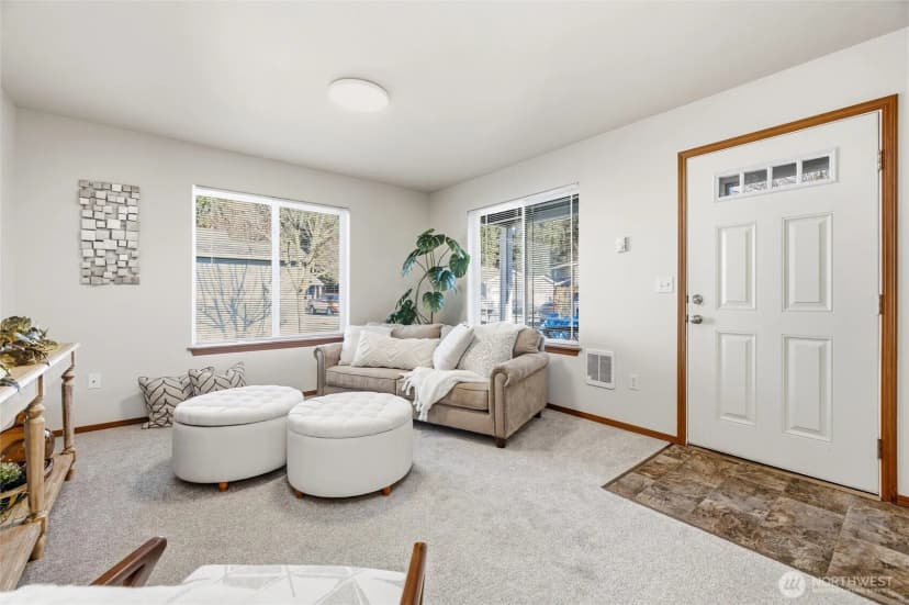 Property photo for 420 Oak Hill Lane, Burlington photo 6