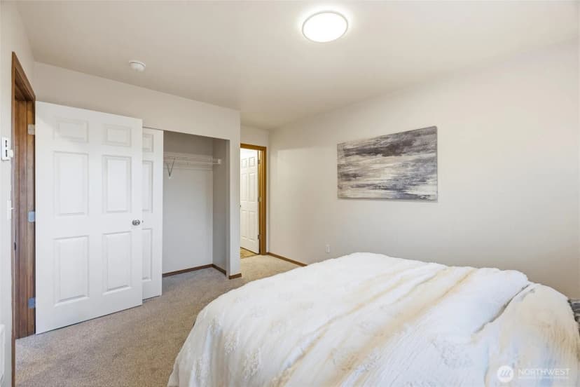 Property photo for 420 Oak Hill Lane, Burlington photo 23