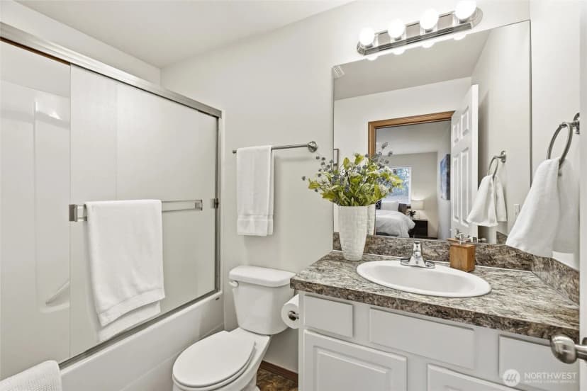 Property photo for 420 Oak Hill Lane, Burlington photo 25