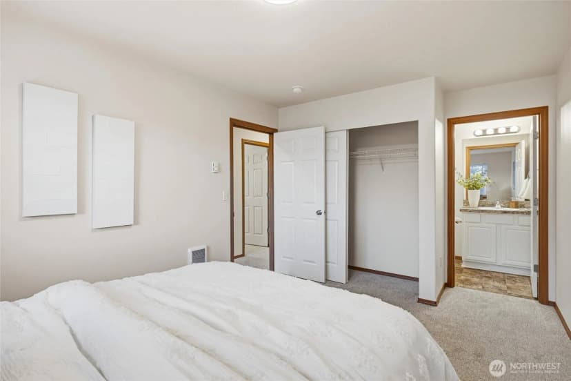 Property photo for 420 Oak Hill Lane, Burlington photo 24