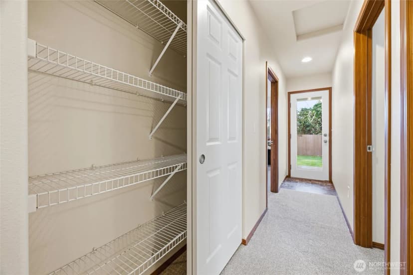 Property photo for 420 Oak Hill Lane, Burlington photo 16