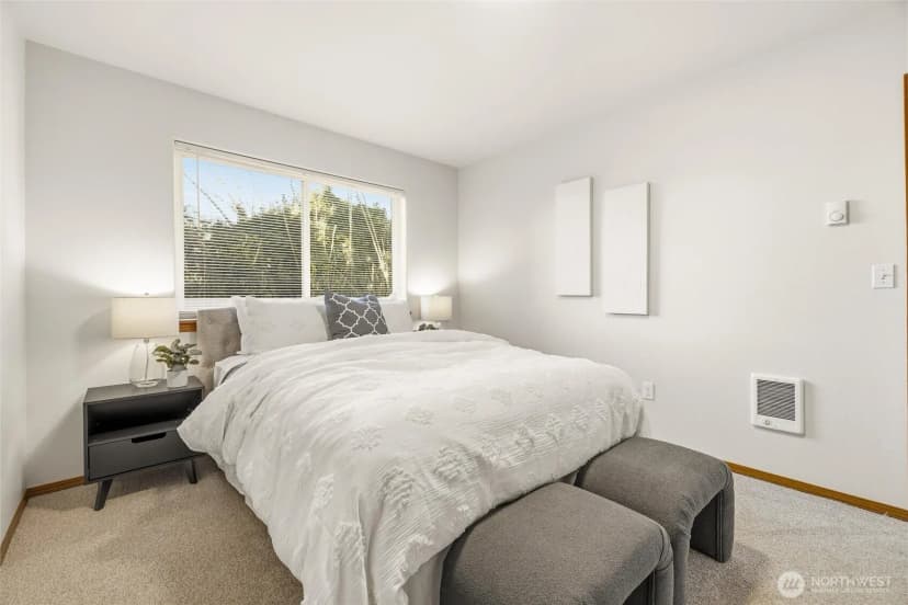 Property photo for 420 Oak Hill Lane, Burlington photo 22