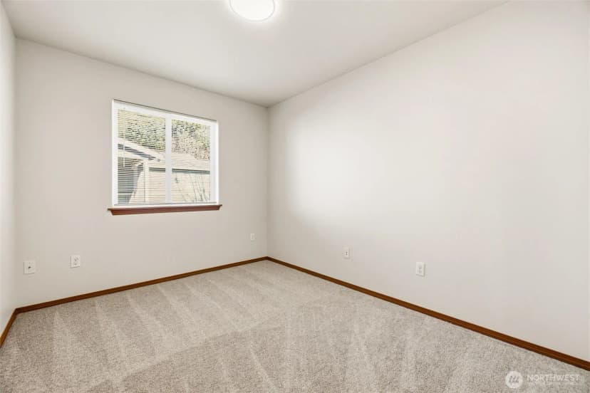 Property photo for 420 Oak Hill Lane, Burlington photo 13