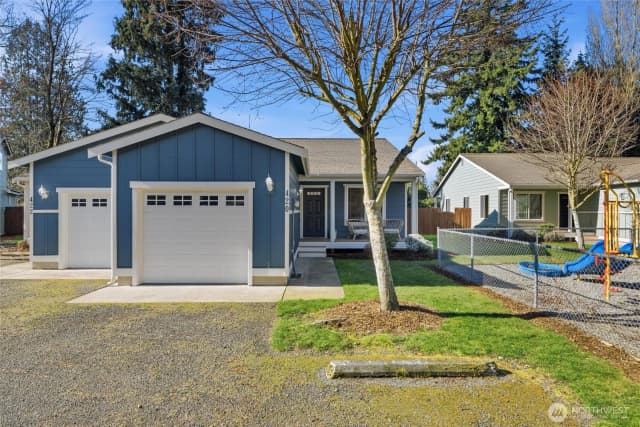 Property photo for 420 Oak Hill Lane, Burlington
