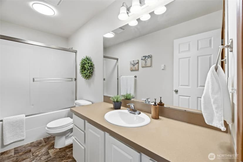 Property photo for 420 Oak Hill Lane, Burlington photo 17