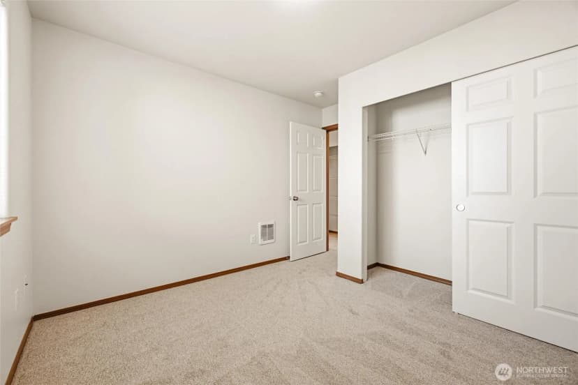 Property photo for 420 Oak Hill Lane, Burlington photo 19