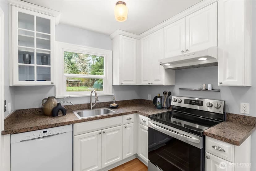 Property photo for 1912 Elliott Avenue Nw, Olympia photo 9