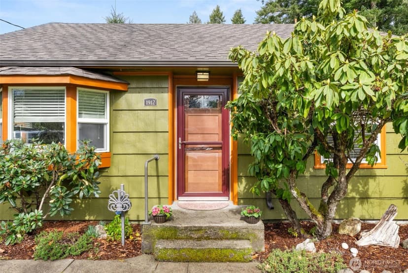 Property photo for 1912 Elliott Avenue Nw, Olympia