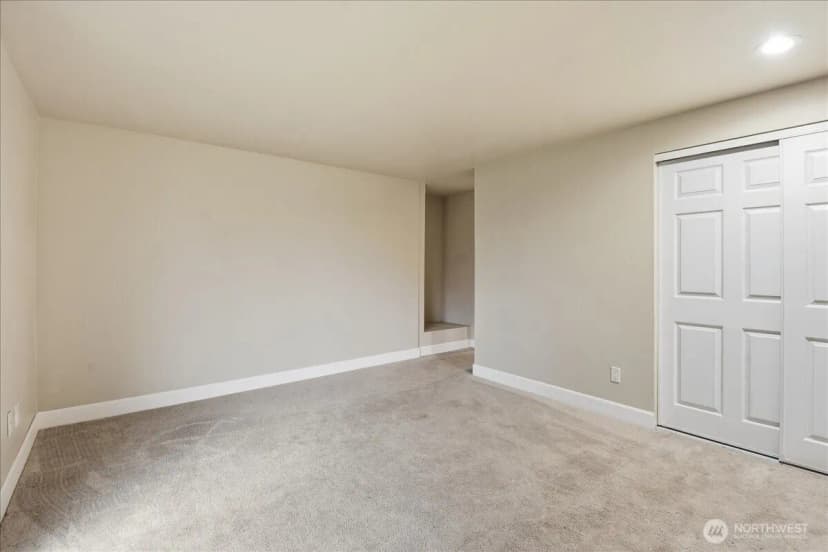 Property photo for 1596 Aberdeen Court Se, Renton photo 12