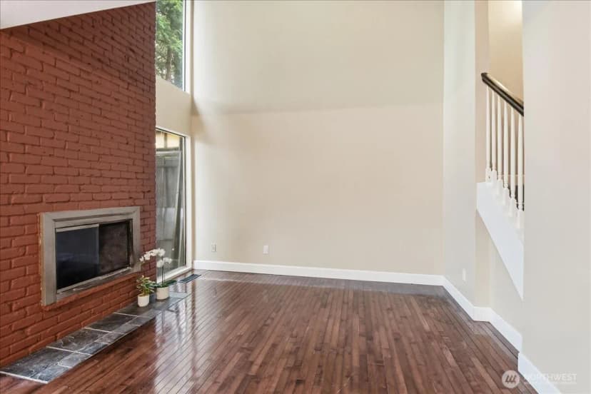 Property photo for 1596 Aberdeen Court Se, Renton photo 4