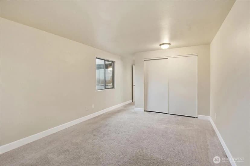 Property photo for 1596 Aberdeen Court Se, Renton photo 17