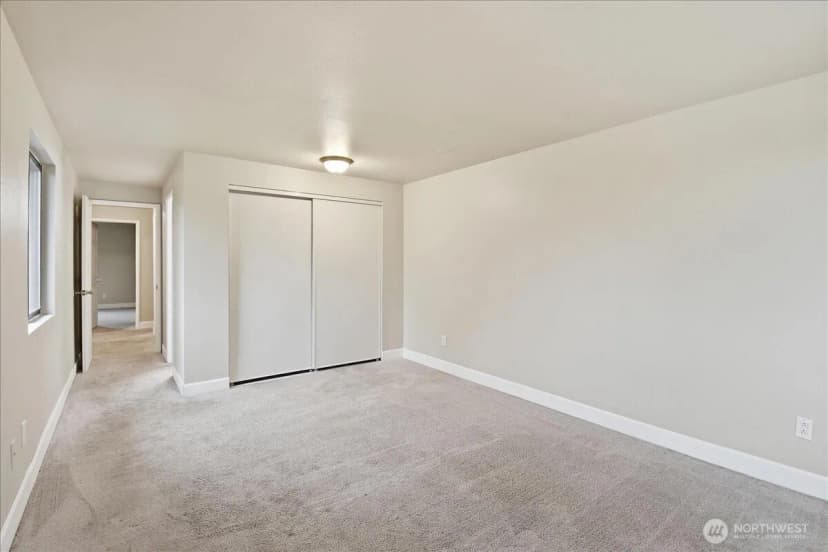 Property photo for 1596 Aberdeen Court Se, Renton photo 18