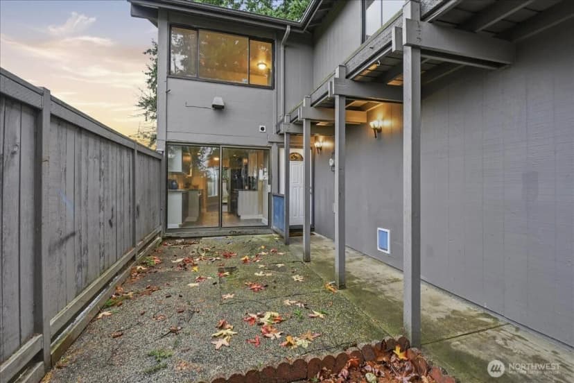 Property photo for 1596 Aberdeen Court Se, Renton photo 28