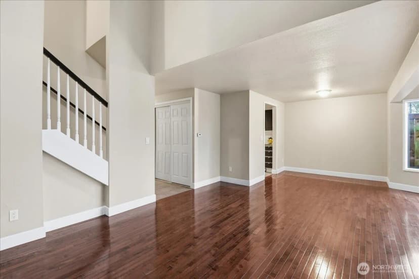 Property photo for 1596 Aberdeen Court Se, Renton photo 6