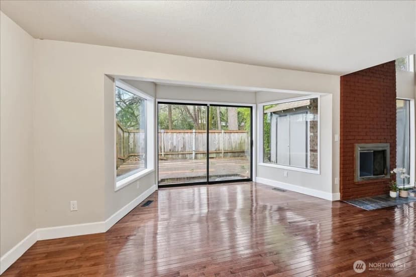Property photo for 1596 Aberdeen Court Se, Renton photo 7