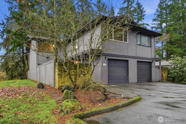 Property photo for 1596 Aberdeen Court Se, Renton photo 2