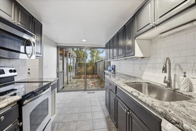 Property photo for 1596 Aberdeen Court Se, Renton photo 5