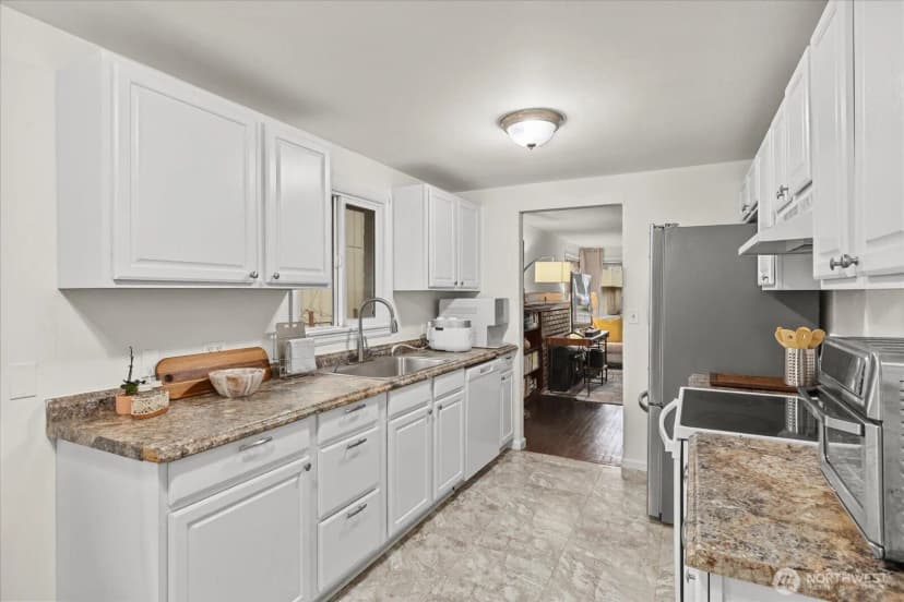 Property photo for 1011 Ne 180th Street, Shoreline photo 10