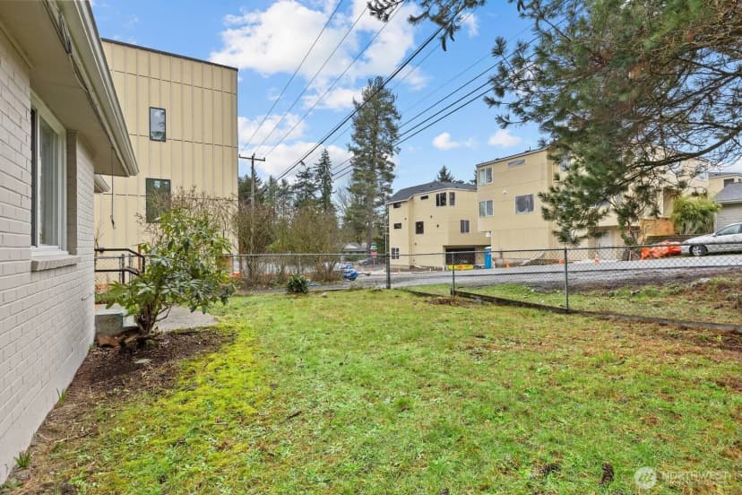Property photo for 1011 Ne 180th Street, Shoreline photo 26