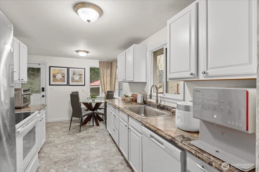Property photo for 1011 Ne 180th Street, Shoreline photo 11