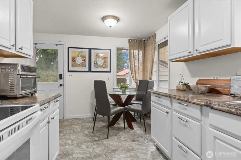 Property photo for 1011 Ne 180th Street, Shoreline photo 13