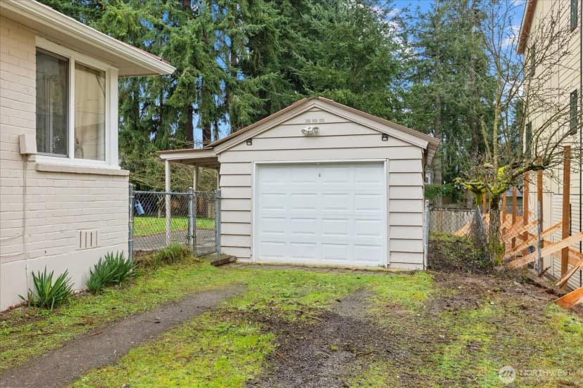 Property photo for 1011 Ne 180th Street, Shoreline photo 29