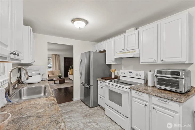 Property photo for 1011 Ne 180th Street, Shoreline photo 12