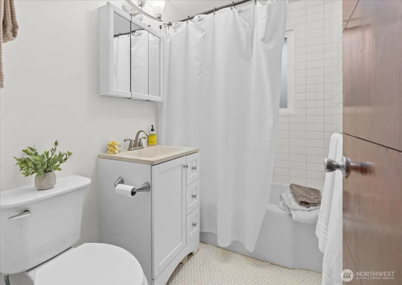 Property photo for 1011 Ne 180th Street, Shoreline photo 20