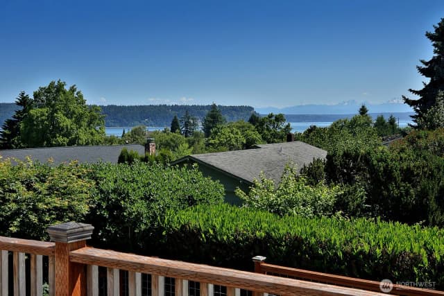 Property photo for 424 Island View Lane, Langley