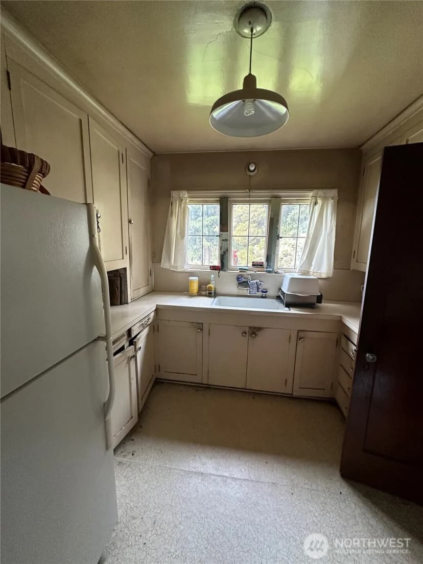 Property photo for 1603 Lakeview Boulevard E, Seattle photo 7