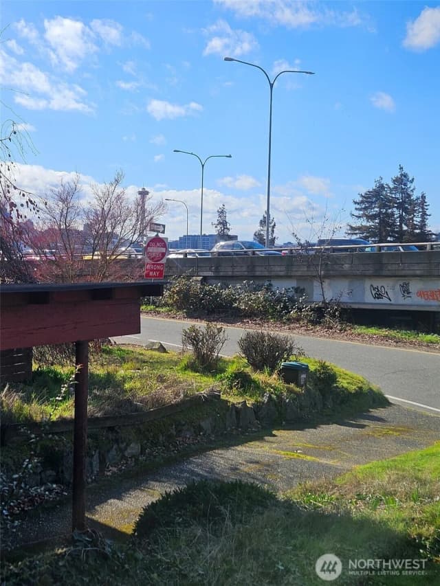 Property photo for 1603 Lakeview Boulevard E, Seattle photo 3