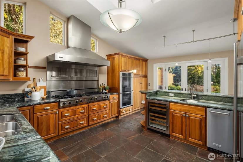 Property photo for 8413 Se 53rd Place, Mercer Island photo 12