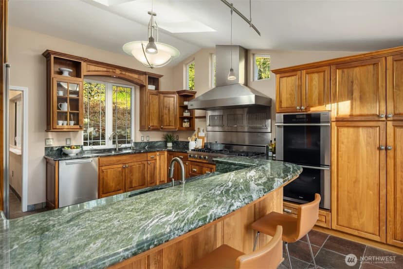 Property photo for 8413 Se 53rd Place, Mercer Island photo 11