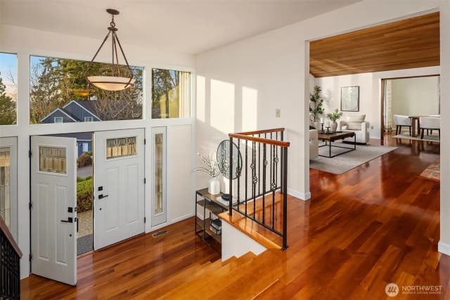 Property photo for 8413 Se 53rd Place, Mercer Island photo 3