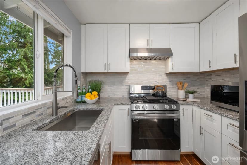 Property photo for 21239 Ne 10th Place, Sammamish photo 13
