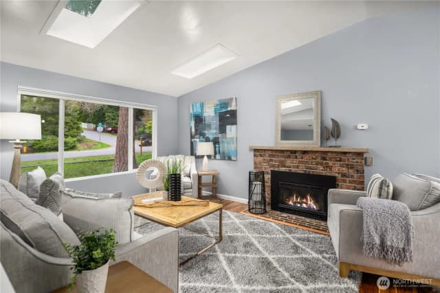 Property photo for 21239 Ne 10th Place, Sammamish photo 4