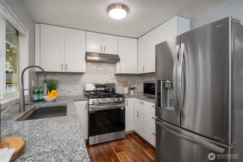 Property photo for 21239 Ne 10th Place, Sammamish photo 14