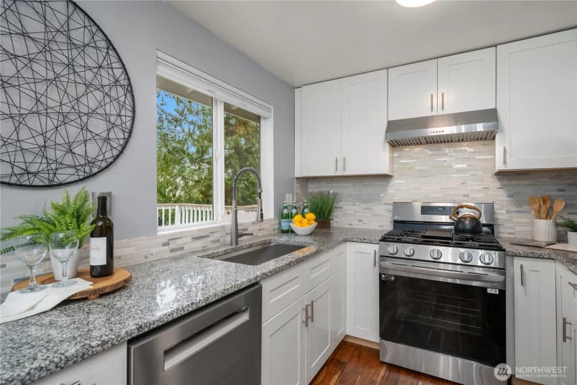 Property photo for 21239 Ne 10th Place, Sammamish photo 12