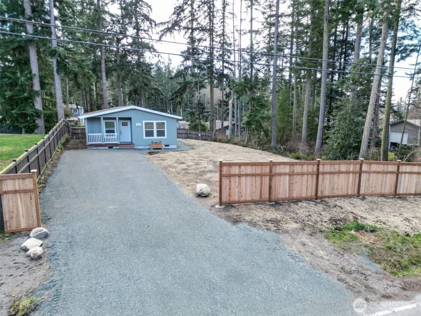 Property photo for 390 Ledgewood Beach Road, Coupeville photo 2