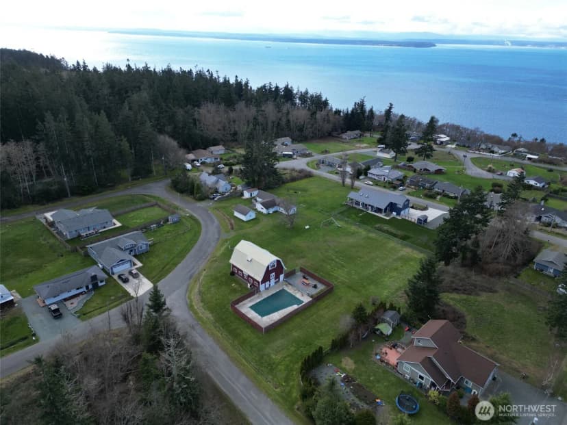 Property photo for 390 Ledgewood Beach Road, Coupeville photo 24