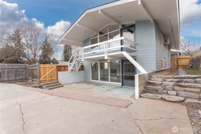 Property photo for 314 3rd Avenue W, Omak